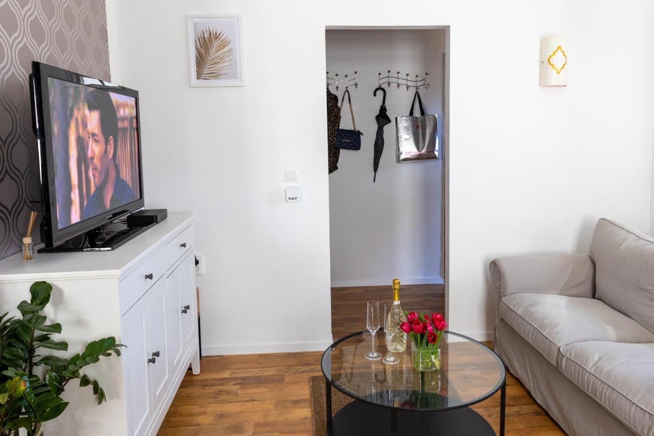 Republic Apartman Apartment บายา ภายนอก รูปภาพ