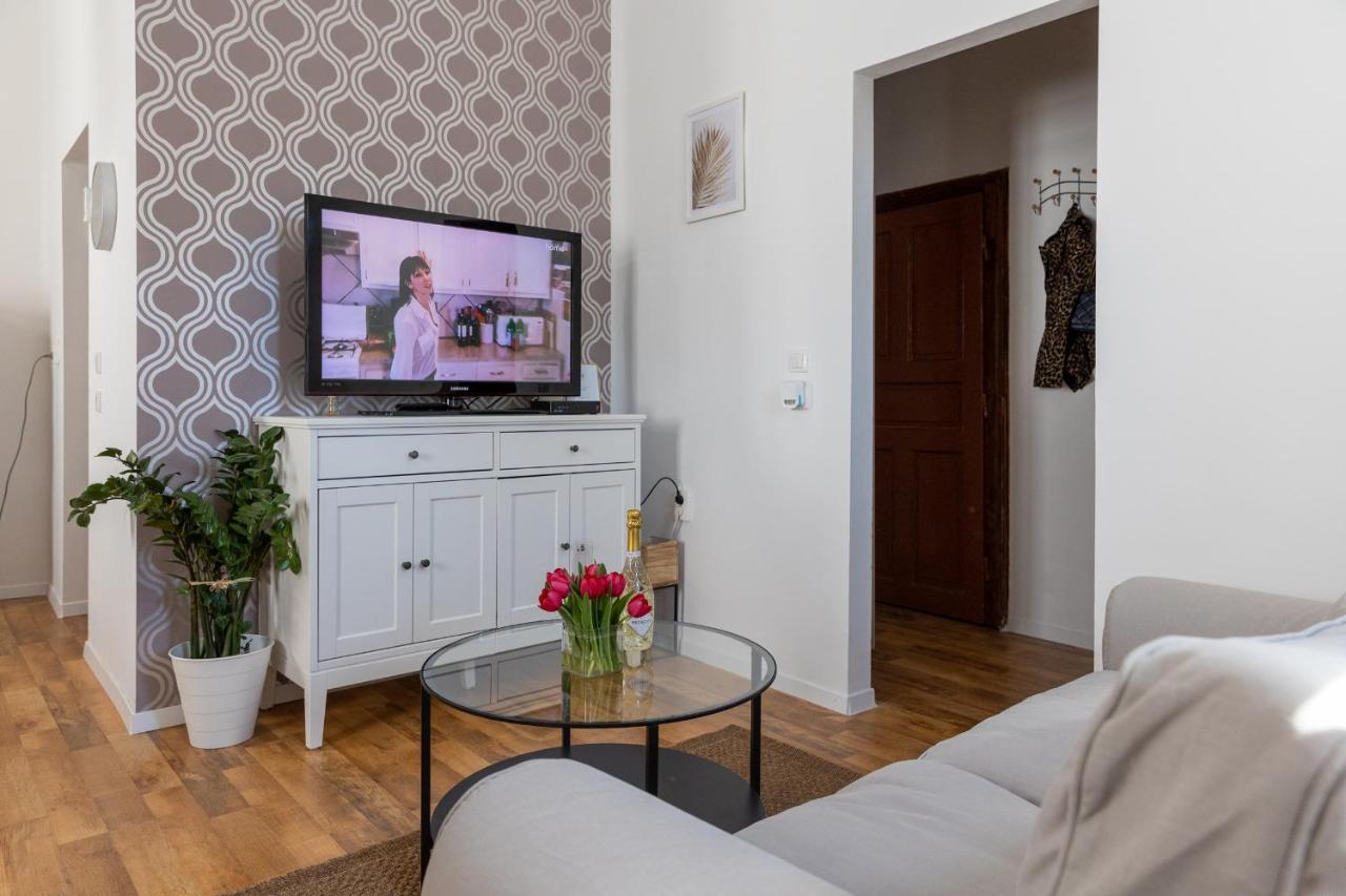 Republic Apartman Apartment บายา ภายนอก รูปภาพ