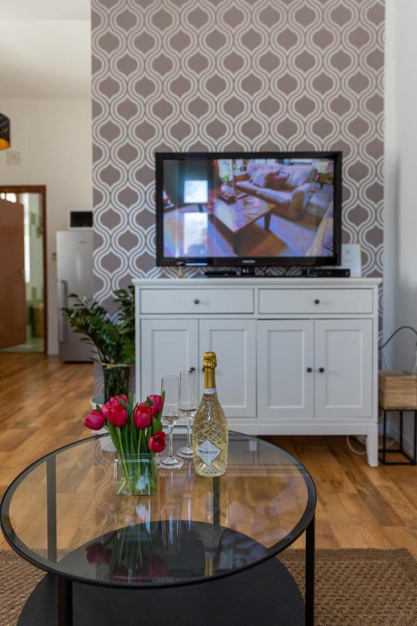 Republic Apartman Apartment บายา ภายนอก รูปภาพ