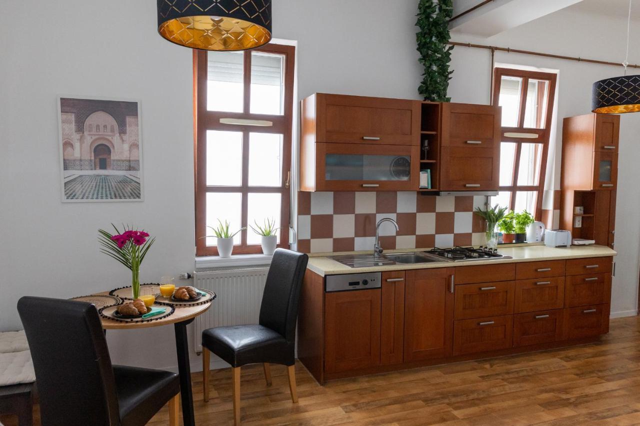 Republic Apartman Apartment บายา ภายนอก รูปภาพ